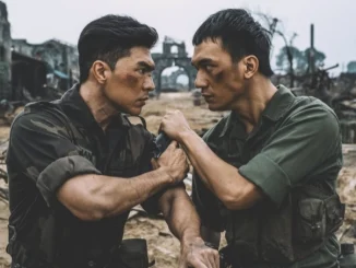 Nhân vật Cường (phải, Đỗ Nhật Hoàng đóng) - chiến sĩ cách mạng trong "Mưa đỏ" - và Quang (Steven Nguyễn). Ảnh: Đoàn phim cung cấp
